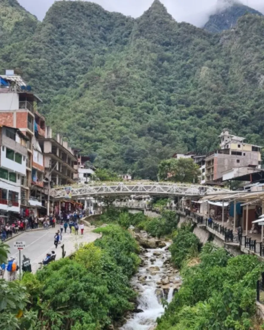 Machu Picchu Pueblo, también llamado Aguas Calientes